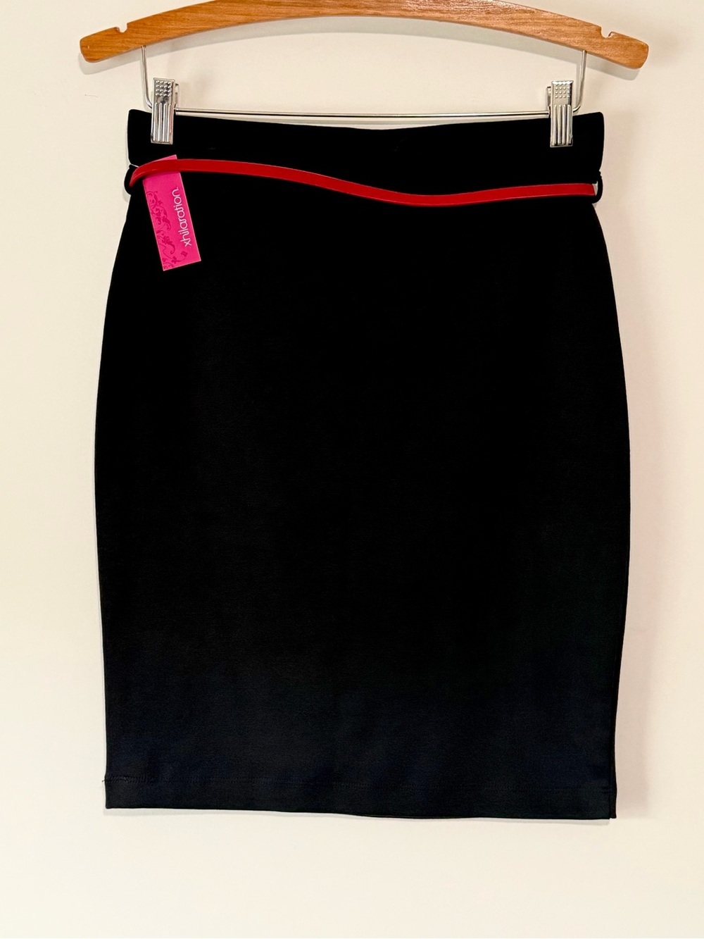 Xhilaration Black Pencil Skirt with Red Slim Suede Belt - Picture 5 of 7